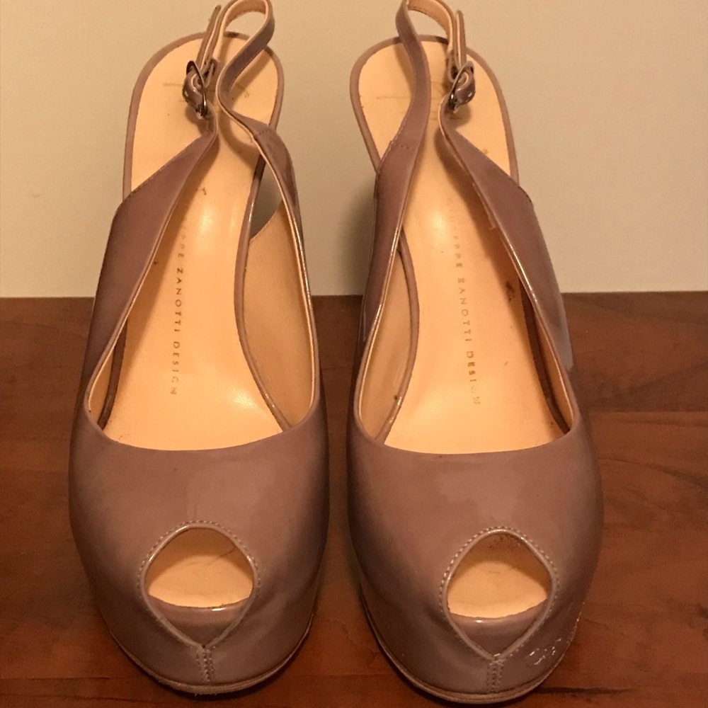 Patent leather sling back